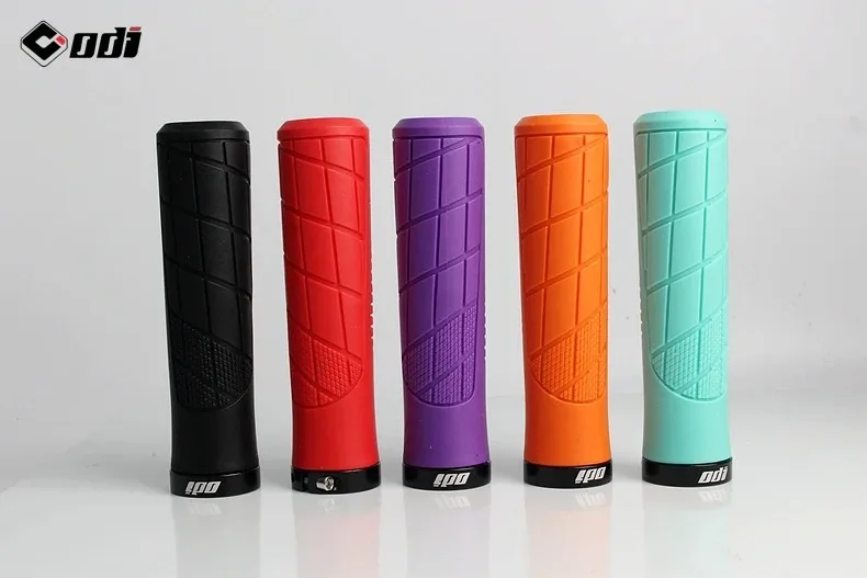 lähikuva alumiinisesta lukitusrenkaasta kahvassa