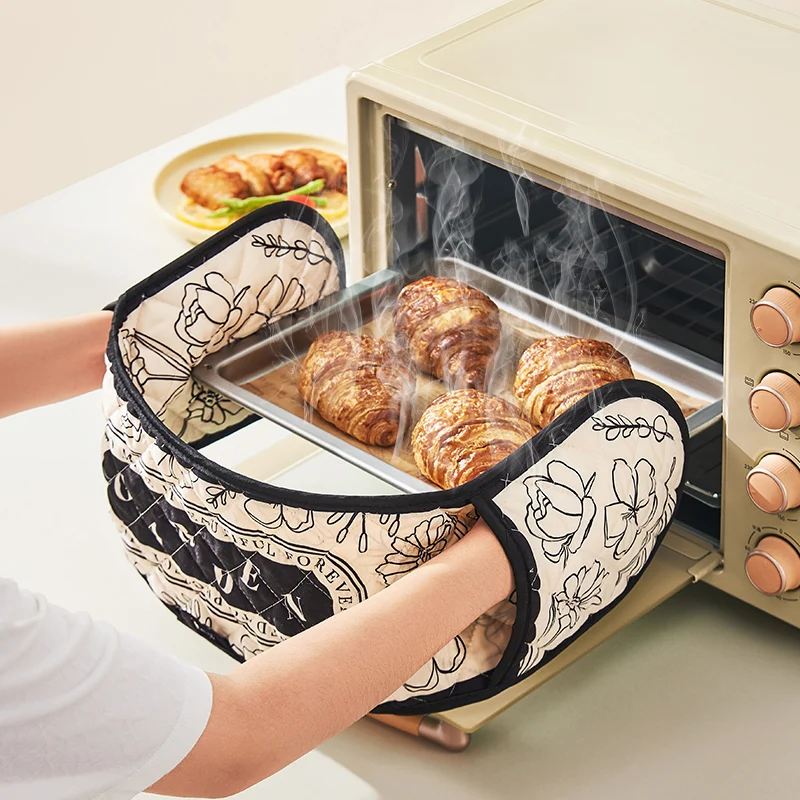 Heat-resistant Gloves for Home Kitchens Thickened One-piece Insulation Baking Tools High-temperature Resistant Ovens