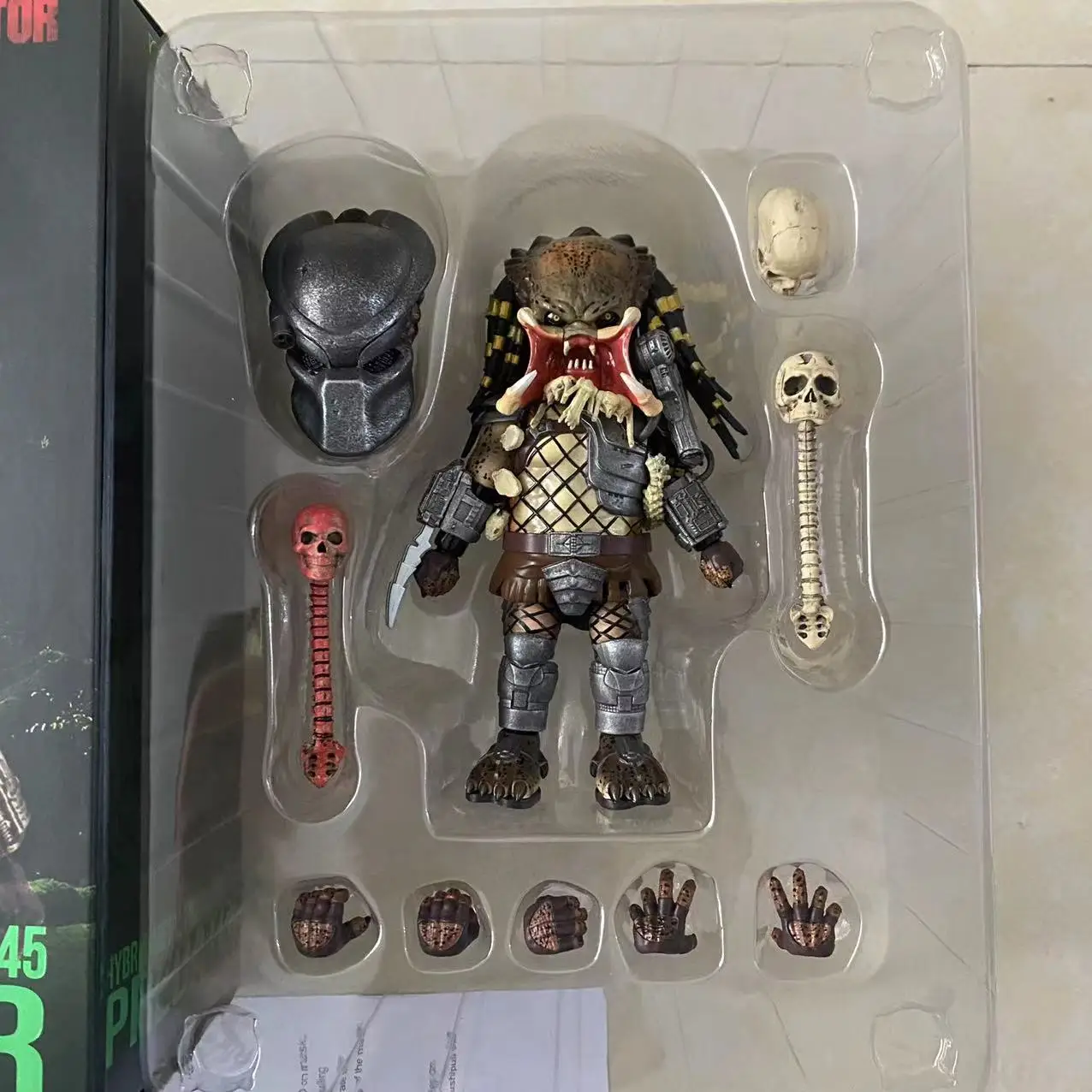 本物のエイリアン鋳鉄血戦士映画6インチクラシック合金プレデター