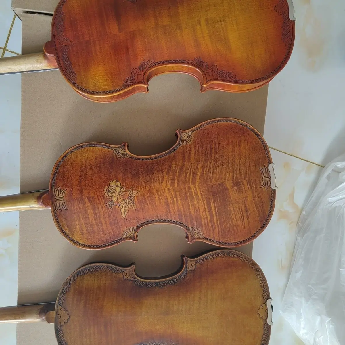 Pure solid wood and natural wood color hand carved guqin and violin, with various carved patterns, 4/4, including box, bow
