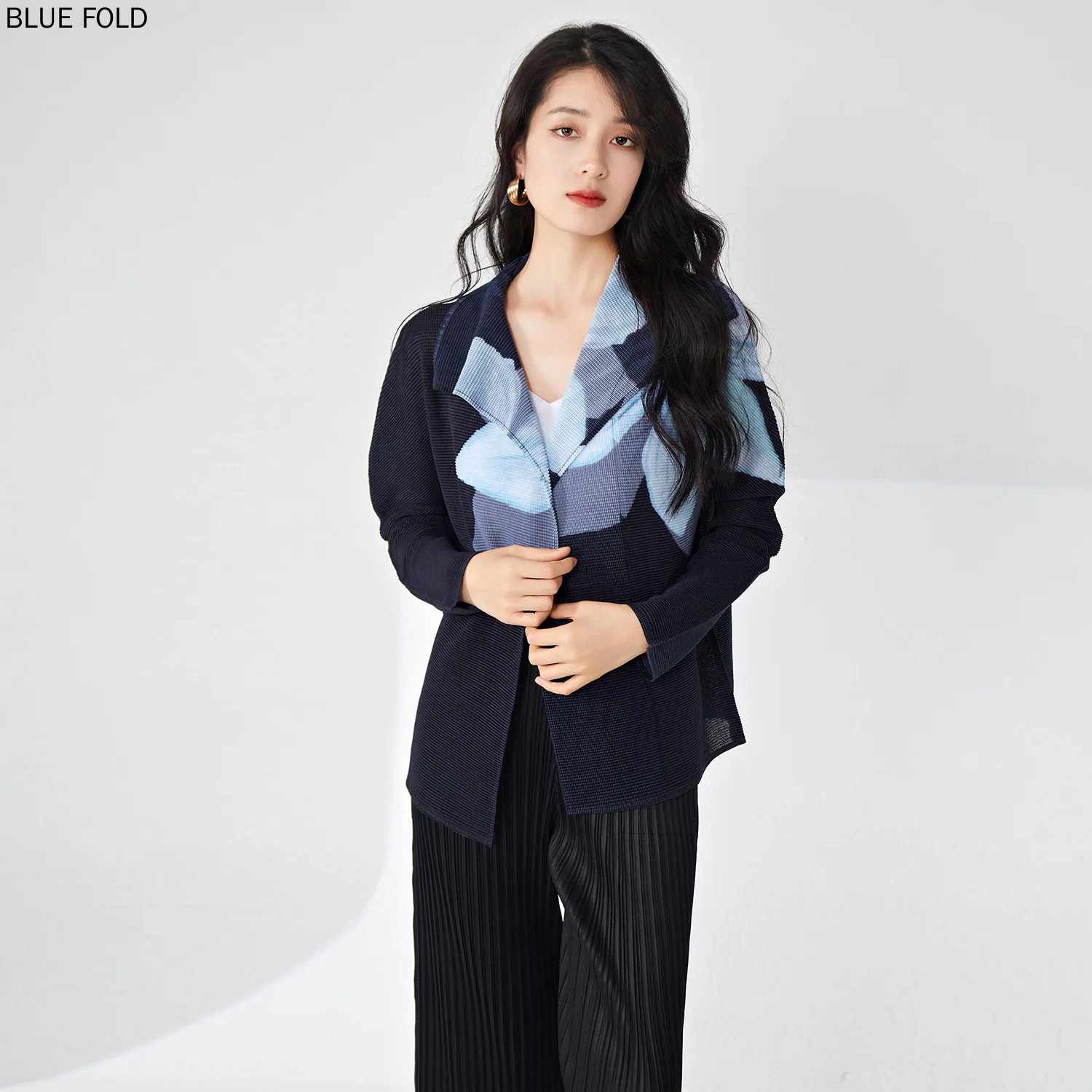 

Женское весеннее пальто с принтом миаке, роскошный свободный облегающий Джокер большого размера в европейском и американском стиле, уличный плиссированный топ, пальто