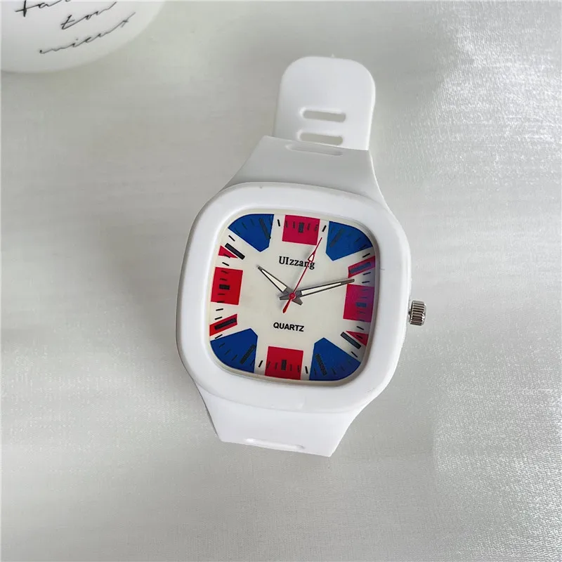 

Часы наручные женские Кварцевые водонепроницаемые с резиновым ремешком и квадратным циферблатом