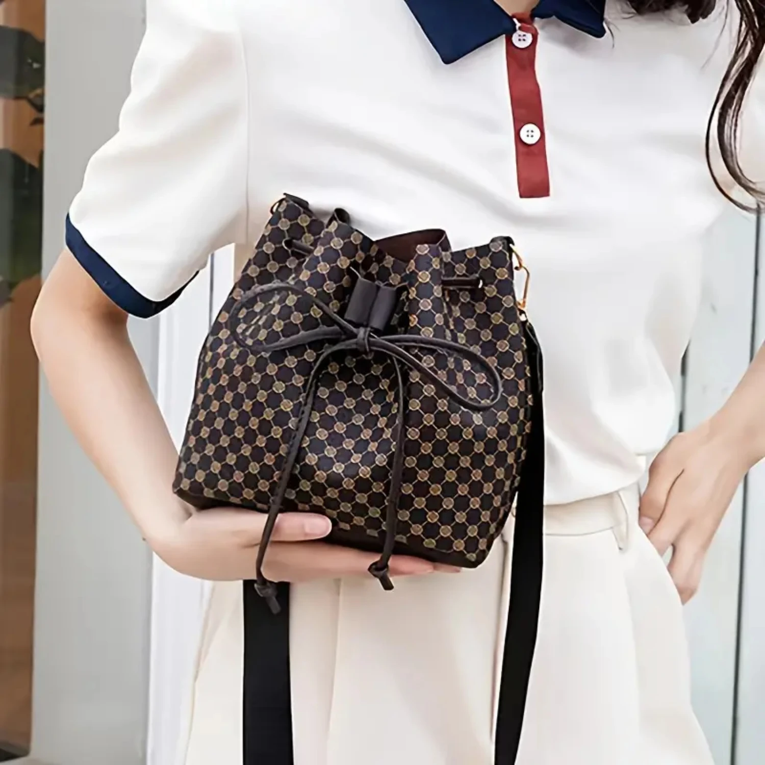 Stylish, Trendy Drawstring Bucket Bag in Faux Leather with Detachable Crossbody Strap for Versatile Wear, Chic and Fashionable A