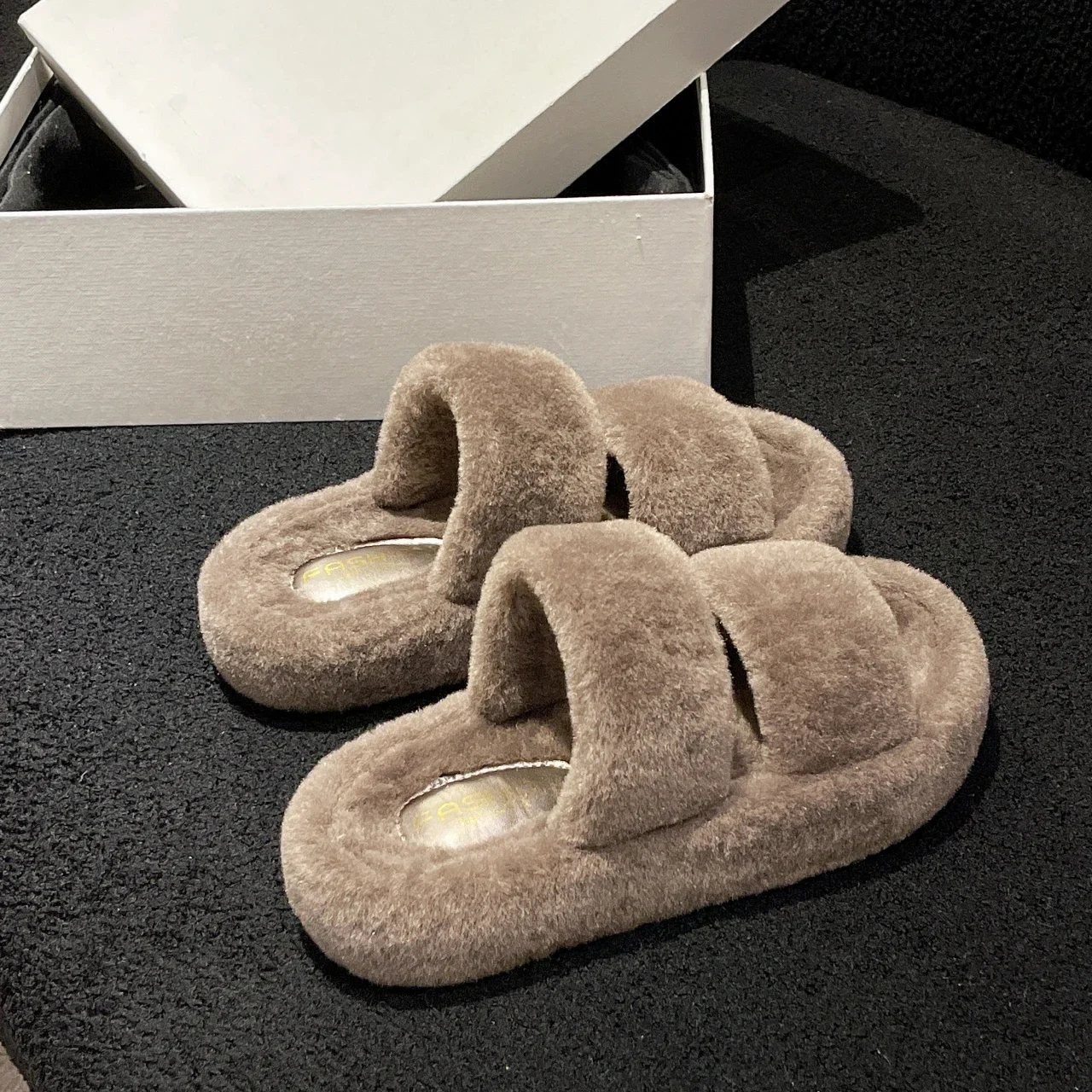 

Warm Fluffy Home Slippers Women 2023 New Winter Fur For Flat Platform Cozy Fuzzy House Indoor Shoes Korean Slides