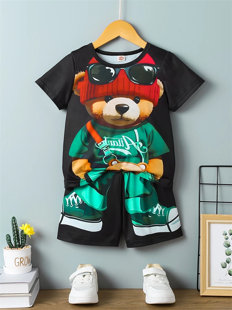 thumbnail image 1 of Conjunto de verano de 2 piezas con estampado de oso de dibujos animados para hombre, camiseta informal de cuello redondo para uso diario, pantalones cortos de playa para hombre para deportes al aire l, 1 of 5