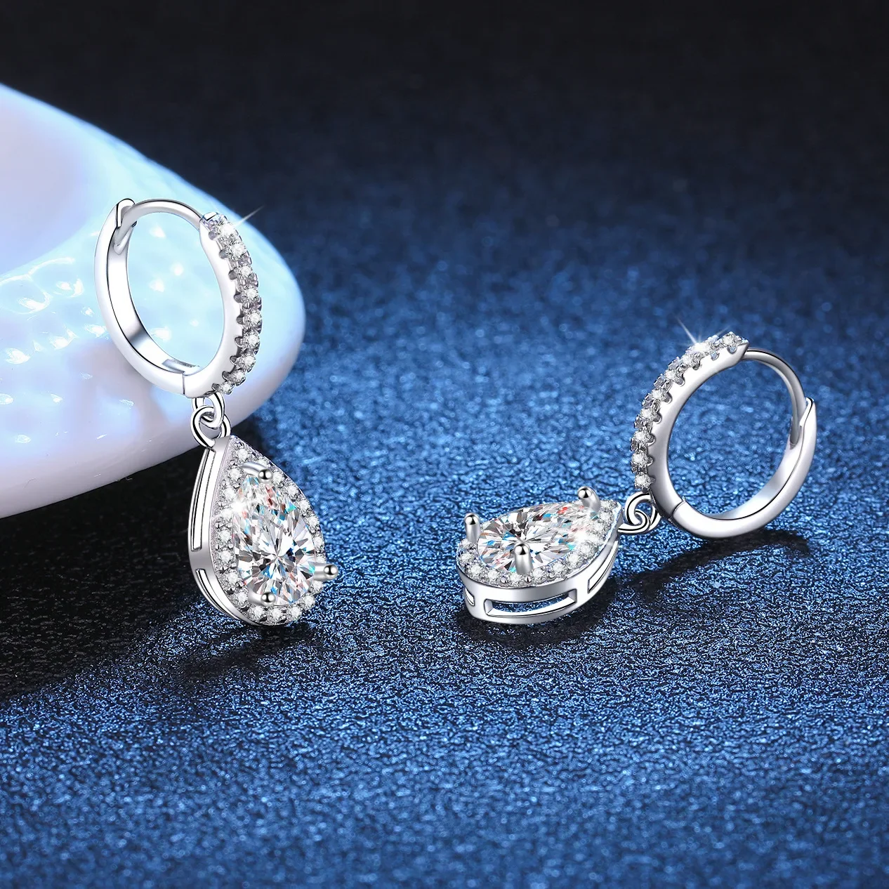 Earrings Sparkle Detail