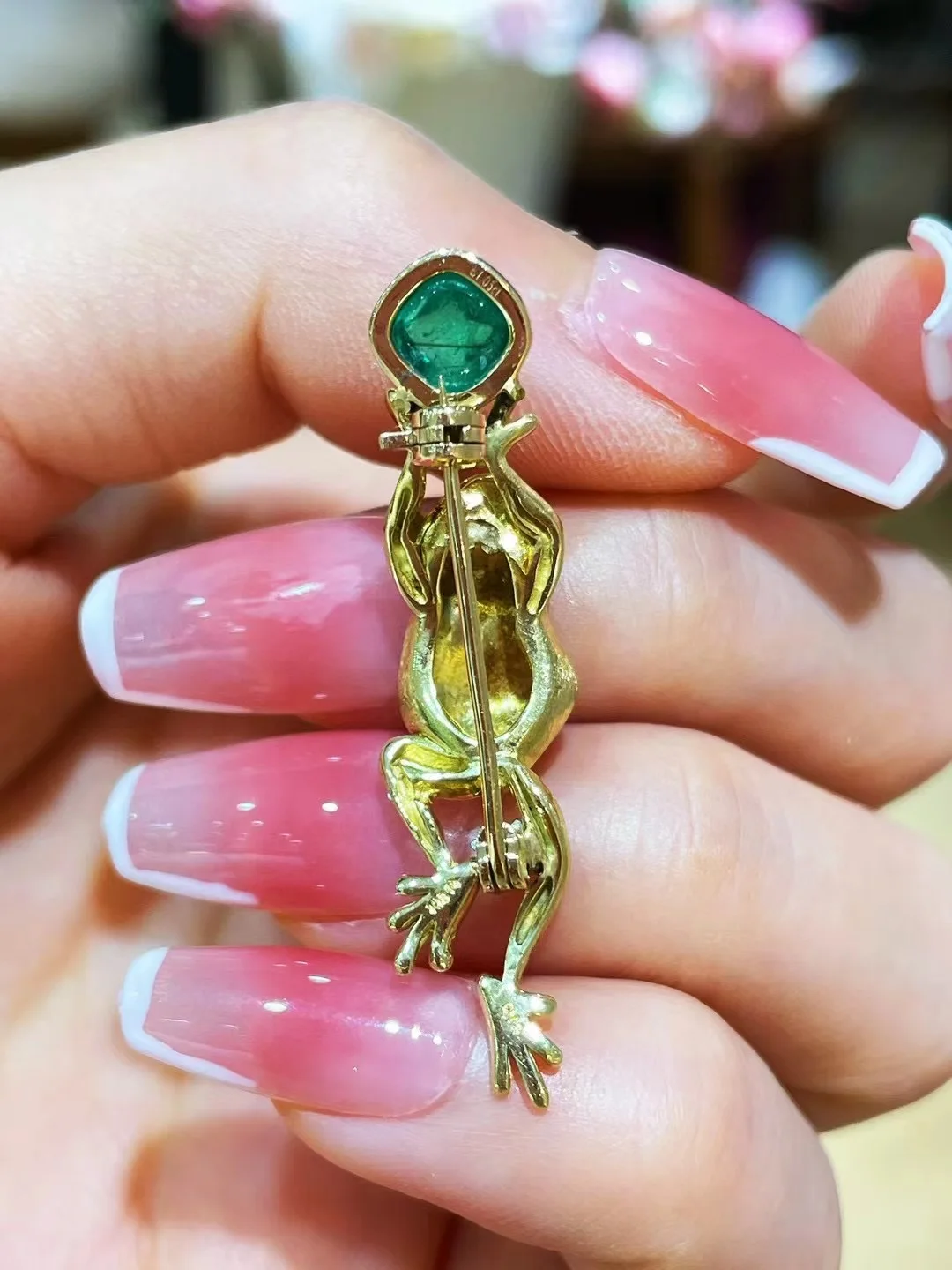 cute romantic frog brooch 18K yellow gold with emerald and diamond genuine luxury jewelry unisex men women jewelry 6 cute romantic frog brooch 18K yellow gold with emerald and diamond genuine luxury jewelry unisex men women jewelry - Image 6