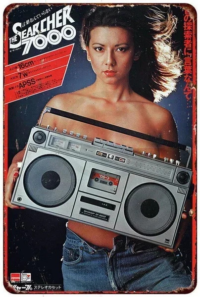 

Vintage The Searcher 7000 Boombox Ghetto Blaster Reproduction Metal Sign 20cm*30cm Metal Wall Art Decor Living Room Posters