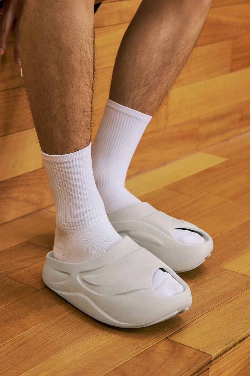 Lightweight Slippers for Women and Men 14