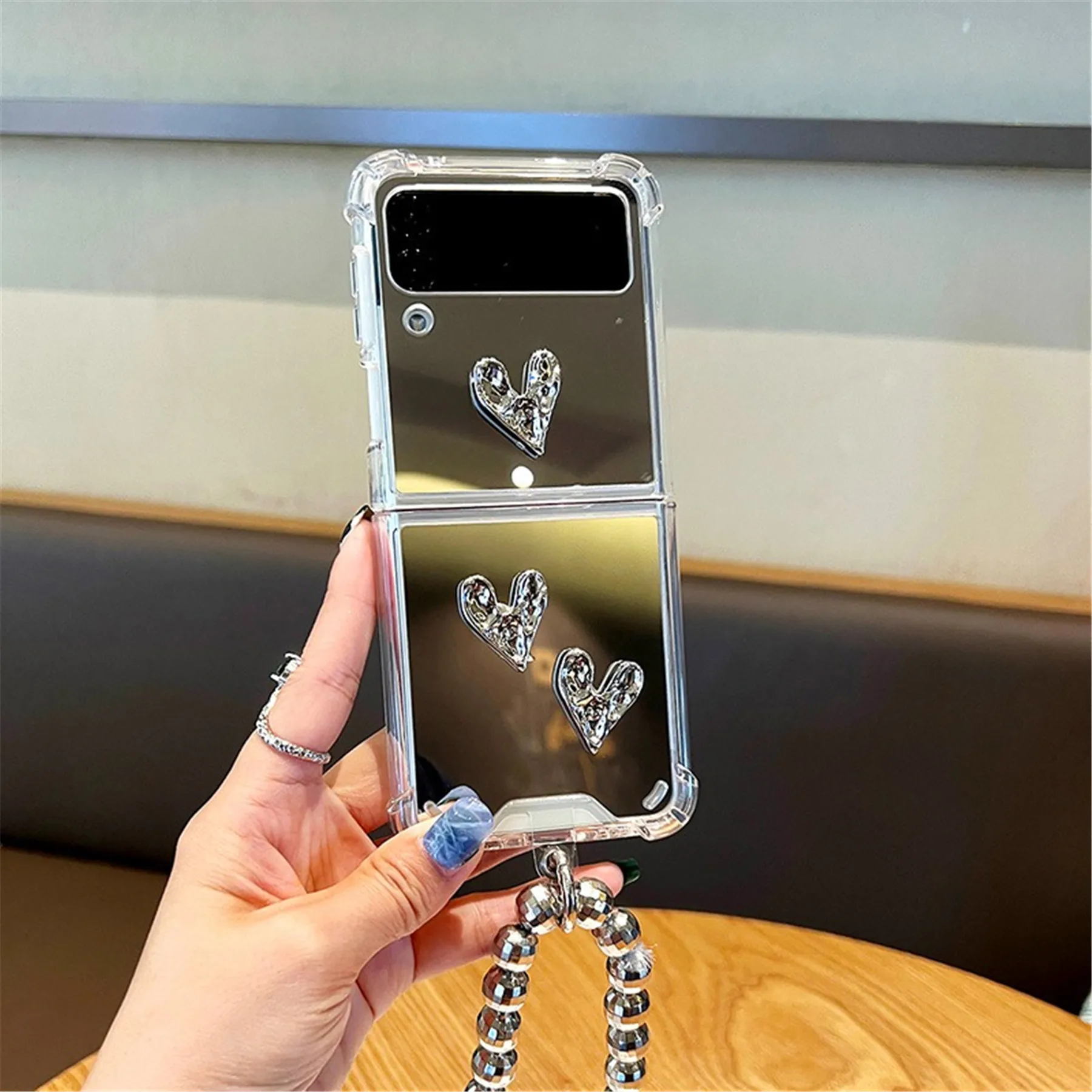 Luxury Sliver Mirror Bead Wristband Bracciale Chain Phone Case Per Samsung Galaxy Z Flip 4 5G Z Flip3 Zflip3 Love Heart Cover
