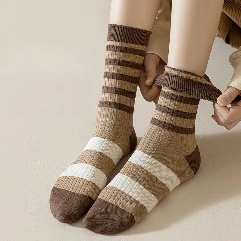 5 Pairs of Solid Color Women's Casual Autumn Socks - Medium Length