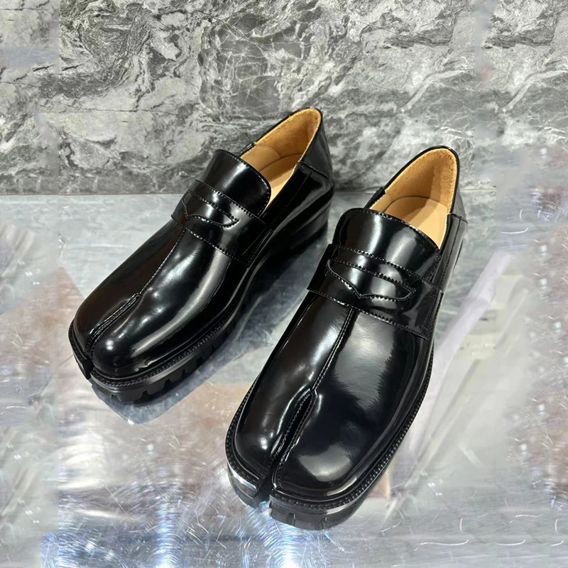 

Fashion Tabi Toe Men's Black Calf Leather Loafers Shoes Classic Slip On Black Square Heel Casual Male Oxfords Men's Shoes