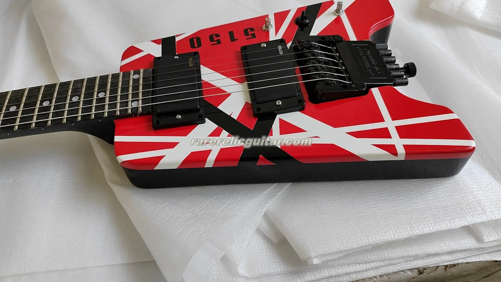 In Stock Eddie Edward Van Halen 5150 Red White Black Strips Headless Electric Guitar EMG Pickups Tremolo Bridge Black Hardware