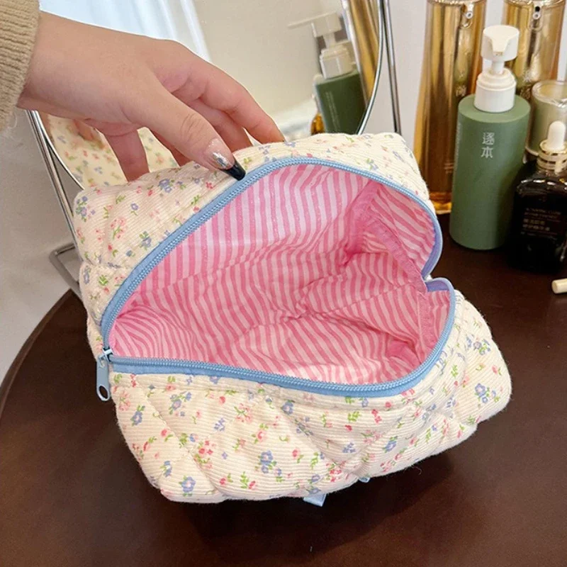 Fashion Flower Quilted Makeup Storage Bag Portable Travel Organizer Cosmetic Toiletry Pouch Cute Make Up Handbag Clutch Purse