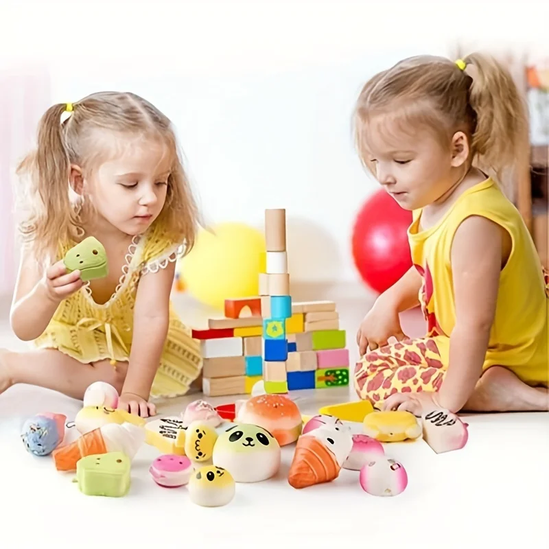 10pcs Random Squishes Toy Mini Soft Bread Toys Keychain Cute Banana Cake Toast Squishy Toy Kawaii Kitchen Toys Pretend Play Food - Bilde 4