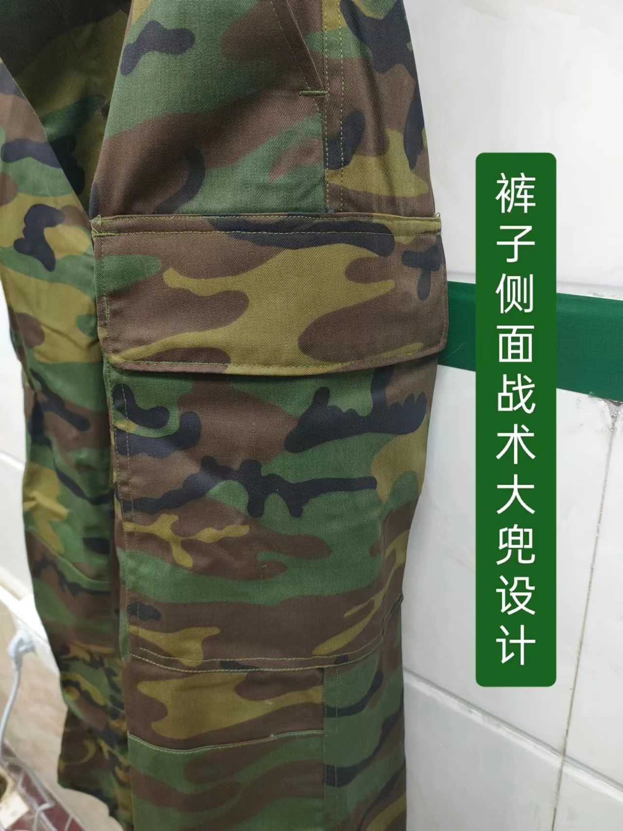 Camo Suit with Multiple Pockets for Outdoor Mountaineering Tactics, Sturdy and Durable Fashion Workwear Pants and Top