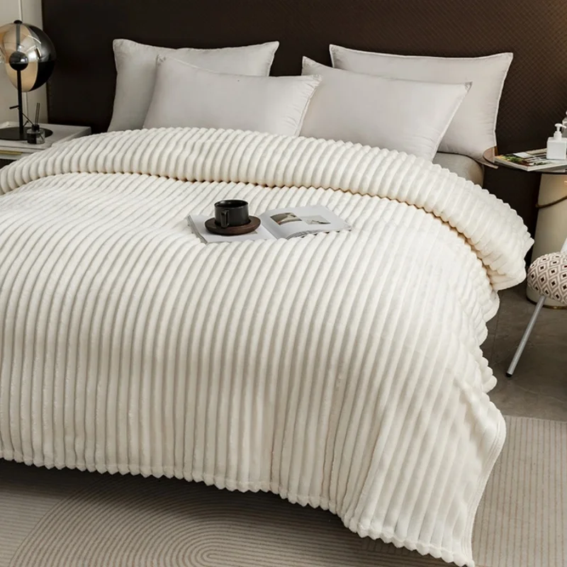 A pure white blanket, simple polyester rectangular, skin friendly, comfortable nap blanket suitable for all seasons 5