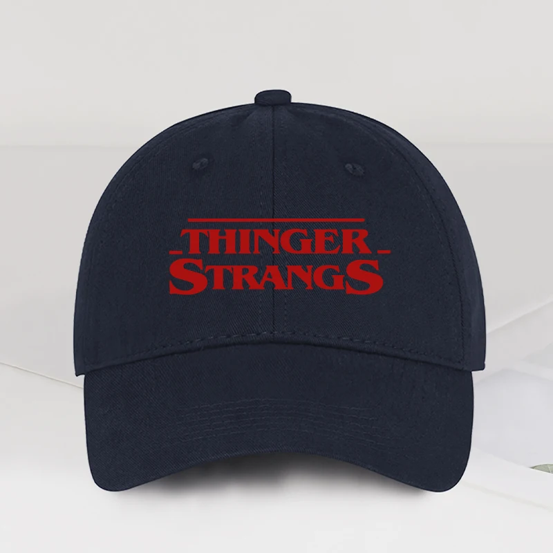 THINGER STRANGS 소프트탑 야구 모자 부드럽고 편안하며, 복고풍의 일상 통근, 야외 하이킹, 팝 문화 애호가를 위한 선물