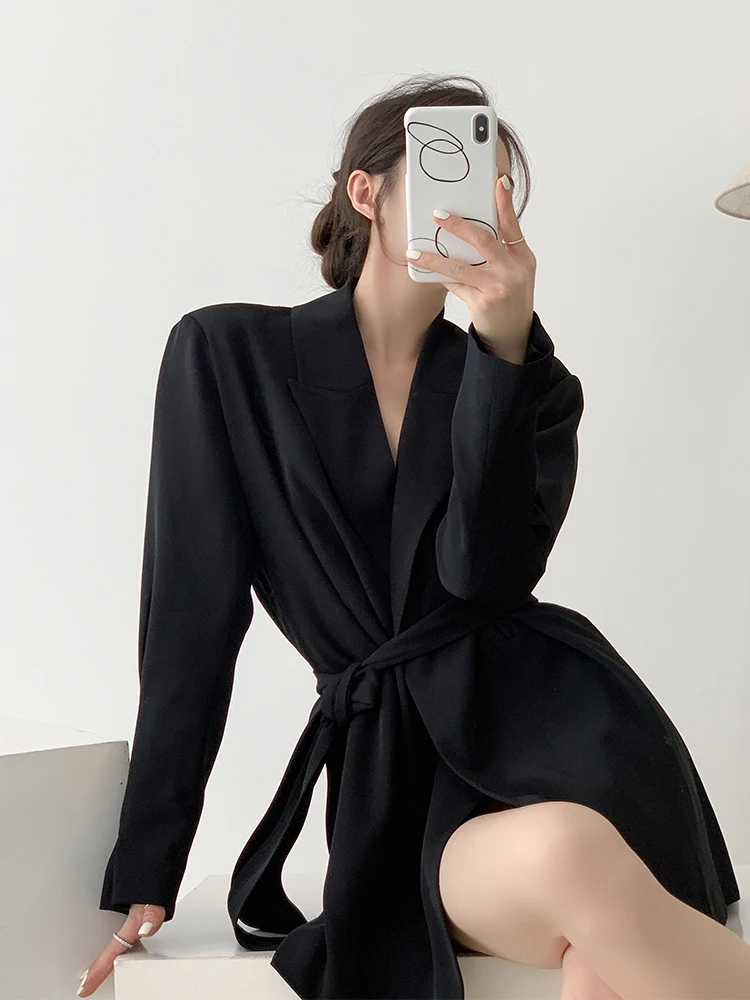 

Black loose fitting suit for women in autumn, new mid length casual suit top, long sleeved waist tied early autumn coat