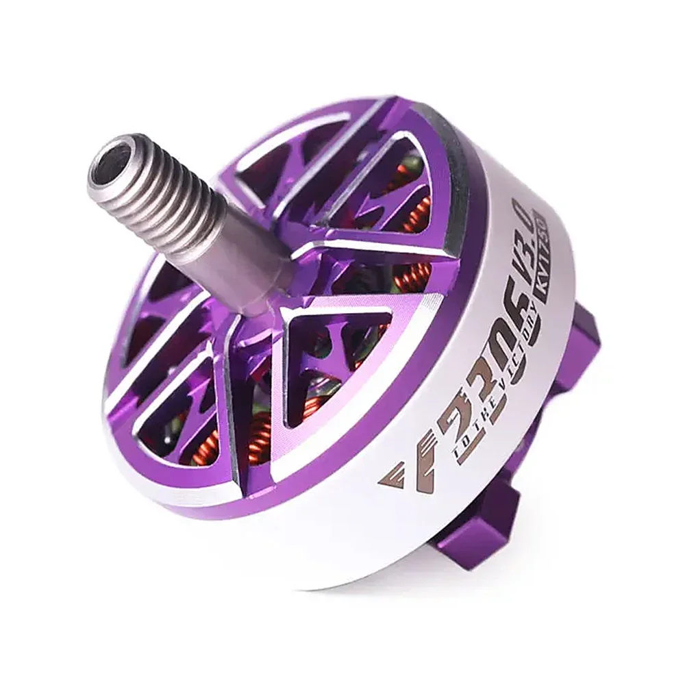 Moteur brushless T-Motor Velox V2306 V3 monté sur un bras de drone FPV, câbles visibles
