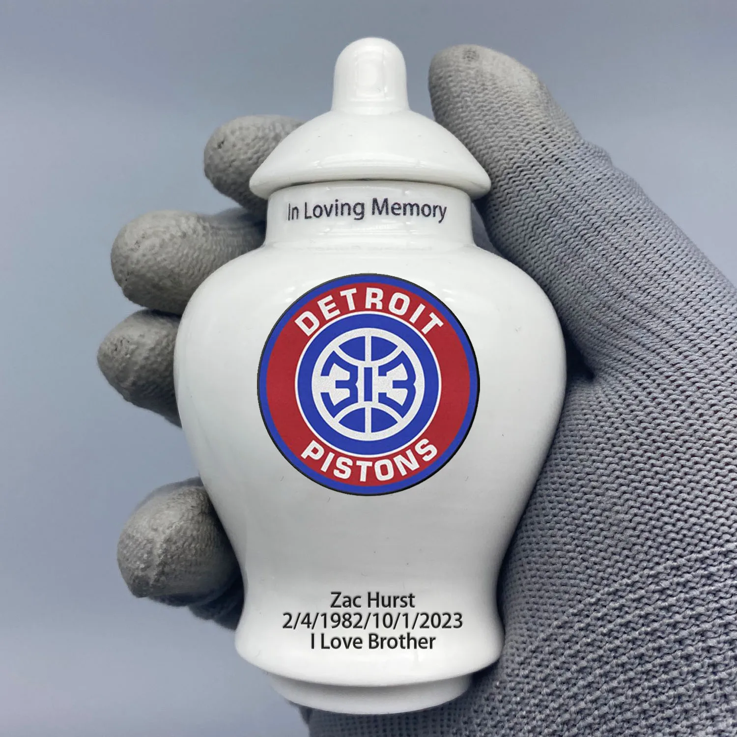 

Mini Urn for Detroit Pistons-themed Logo Custom Urn.Send me the name/date you want to appear on the urn by Remarks Message