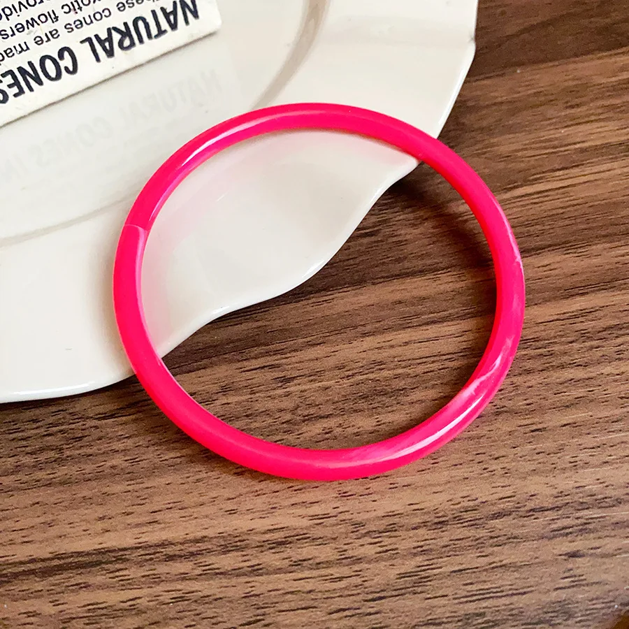 Sleek Resin Acrylic Jade-Style Women's Fashion Bangle Bracelet