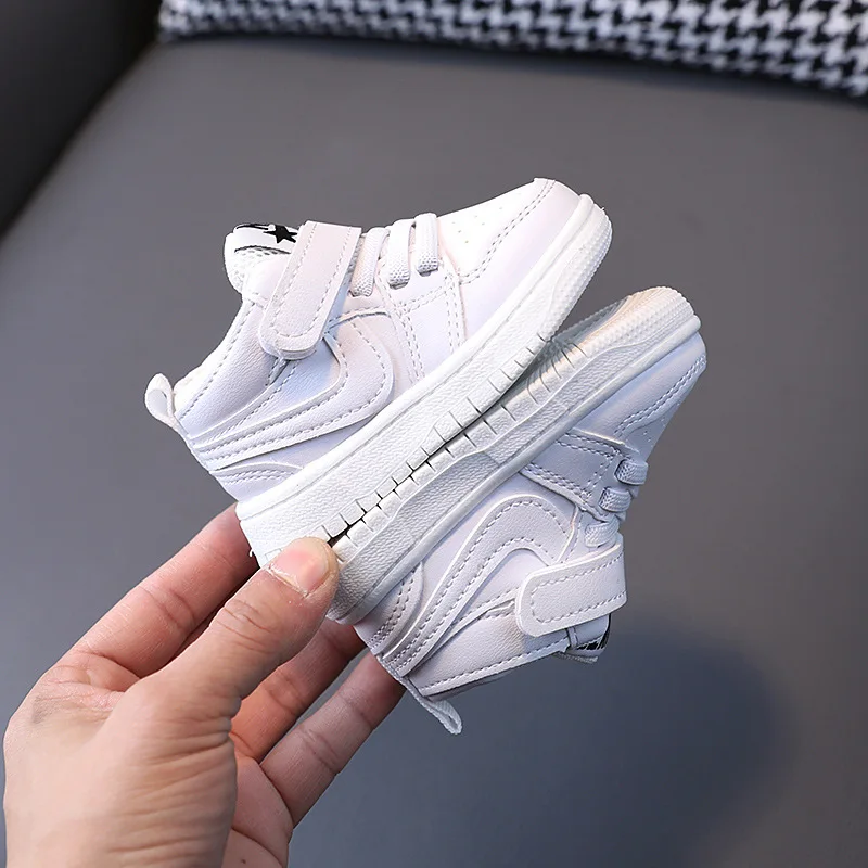 

2024 New Brands Classic Fashion Children Boots Hot Sales Boys Girls Sneakers Cool Solid Kids Casual Shoes Sports Infant Tennis