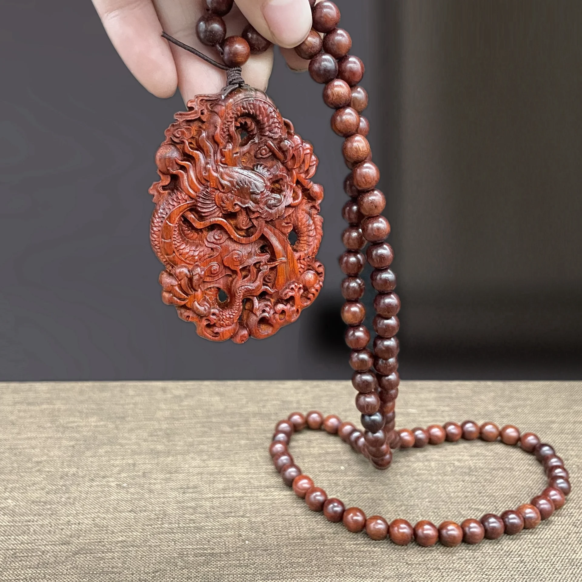 Rosewood Double -sided Hollow Brand Fish -based Dragon Pendant Wooden Men and Women Turn Luck Pendant Gift Wholesale