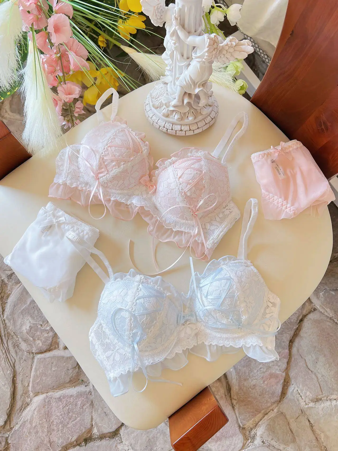 Japanischer Spitzen-dessous-set Mit Kabellosem Push-up-bh_voghion.com
