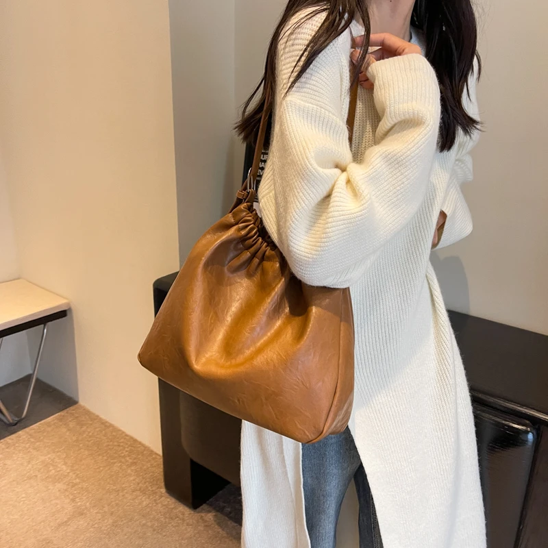 

Versatile and High-end Women's Bag Pleats Light Luxury Popular Shoulder Bag PU Material Simple and Solid Color Crossbody Bag