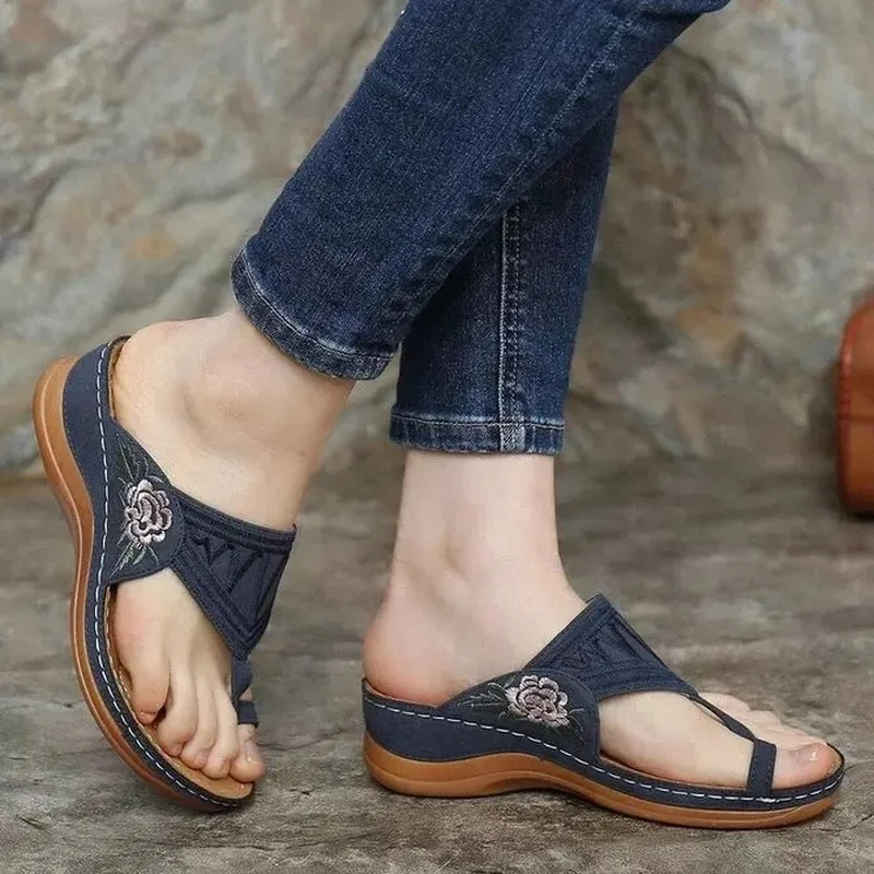 

Slippers New Flip Flops Women Summer Fashion Embroidered Flip-flops Women Shoes Casual Beach Outdoor Ladies Plus Size Slippers