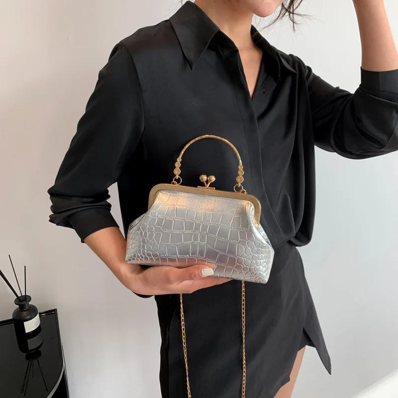 Bag Women's Shoulder Crossbody Handbag Y2k Female New French Retro Style Fashion Dinner Chain Shell Clutche Dermatoglyph Party