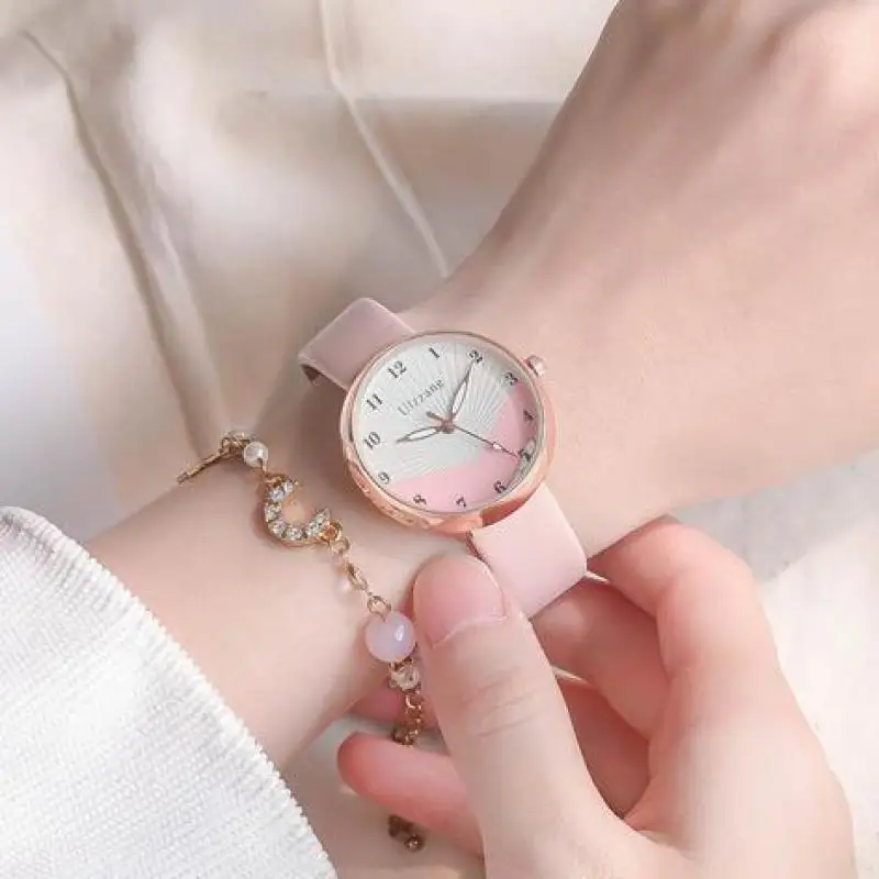 

Retro Round Quartz Digital Dial Casual Wrist Watches Leather Strap Fashionable Clock Waterproof Wristwatch for Women