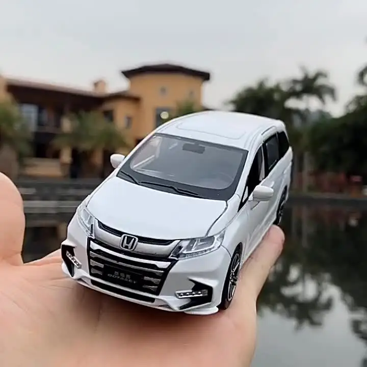 1/32 Scale Honda Odyssey Alloy Die-Cast Car Model - 6 Doors With Sound & Light Features