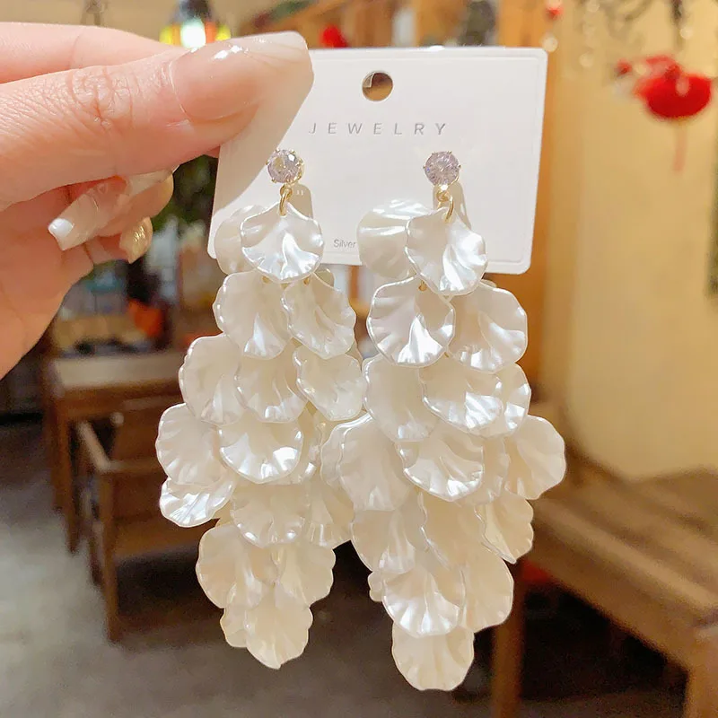 Atmospheric exaggerated long petal fringed earrings High temperament Internet celebrity silver needle earrings Cold wind earrings earrings