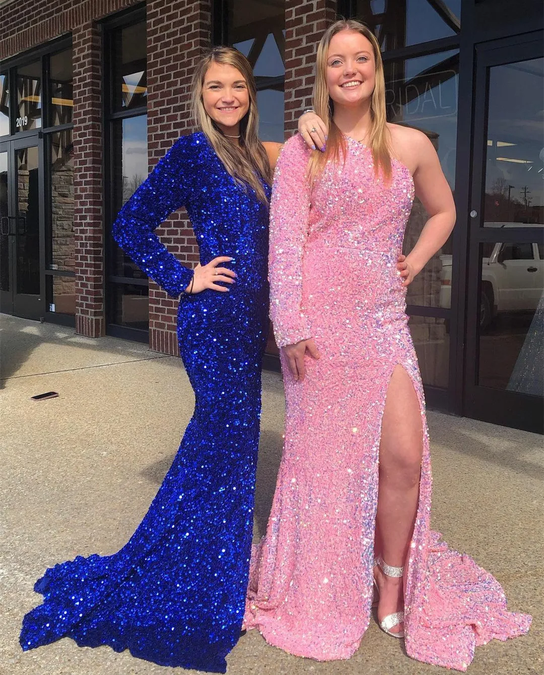 

2023 Sexy Royal Blue Velvet Sequins Mermaid Evening Dresses One Shoulder Long Sleeve Formal Party Gowns With Split Slit Vestidos