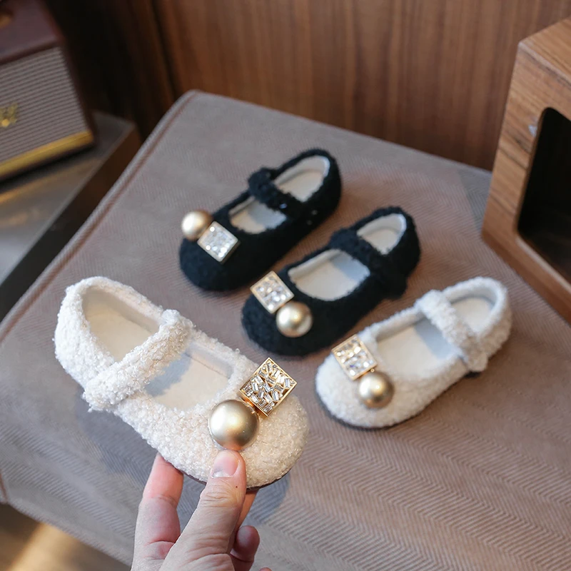 

Новинка 2023, универсальная плюшевая детская модная повседневная обувь на плоской подошве для девочек, Прямая поставка, маленькие туфли мэри джейн на липучке для детей, Мэри Джейн