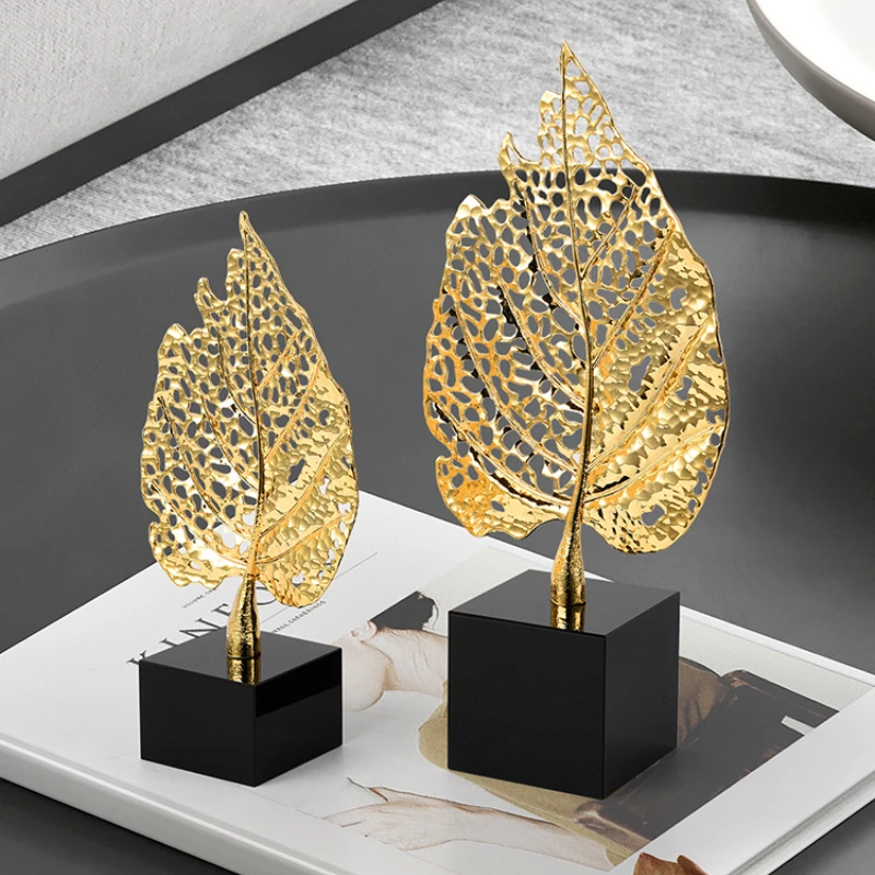 

Modern Maple Leaf Alloy Ornaments, Home Light Luxury Handicrafts, Living Room TV Cabinet Porch Bedroom Office Desktop Ornaments