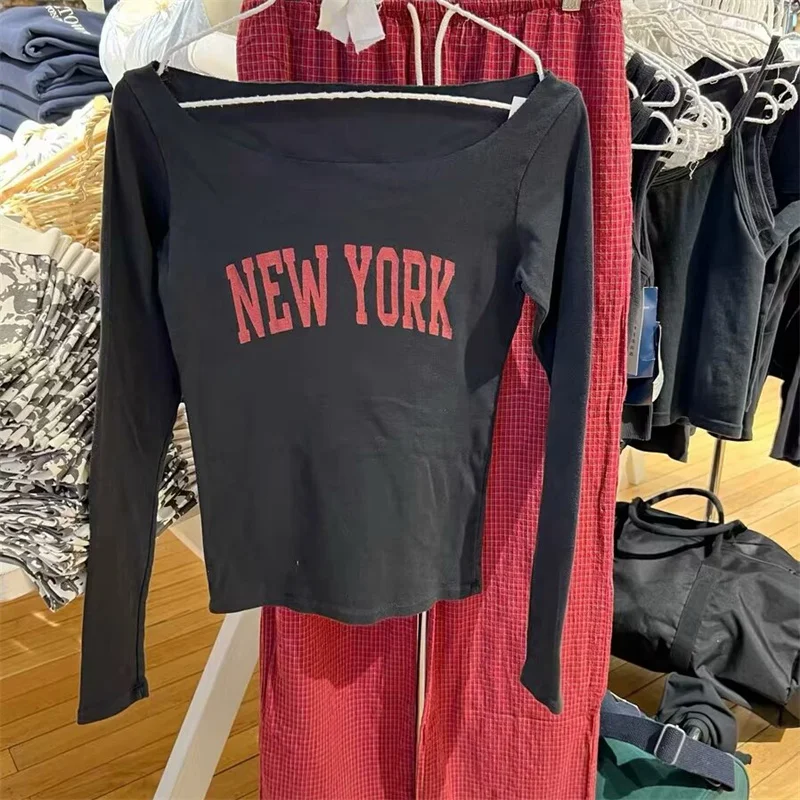 

Футболка женская с длинным рукавом, милая модная повседневная мягкая рубашка с вырезом лодочкой, с надписью, черная, в стиле пэчворк, лето 2024