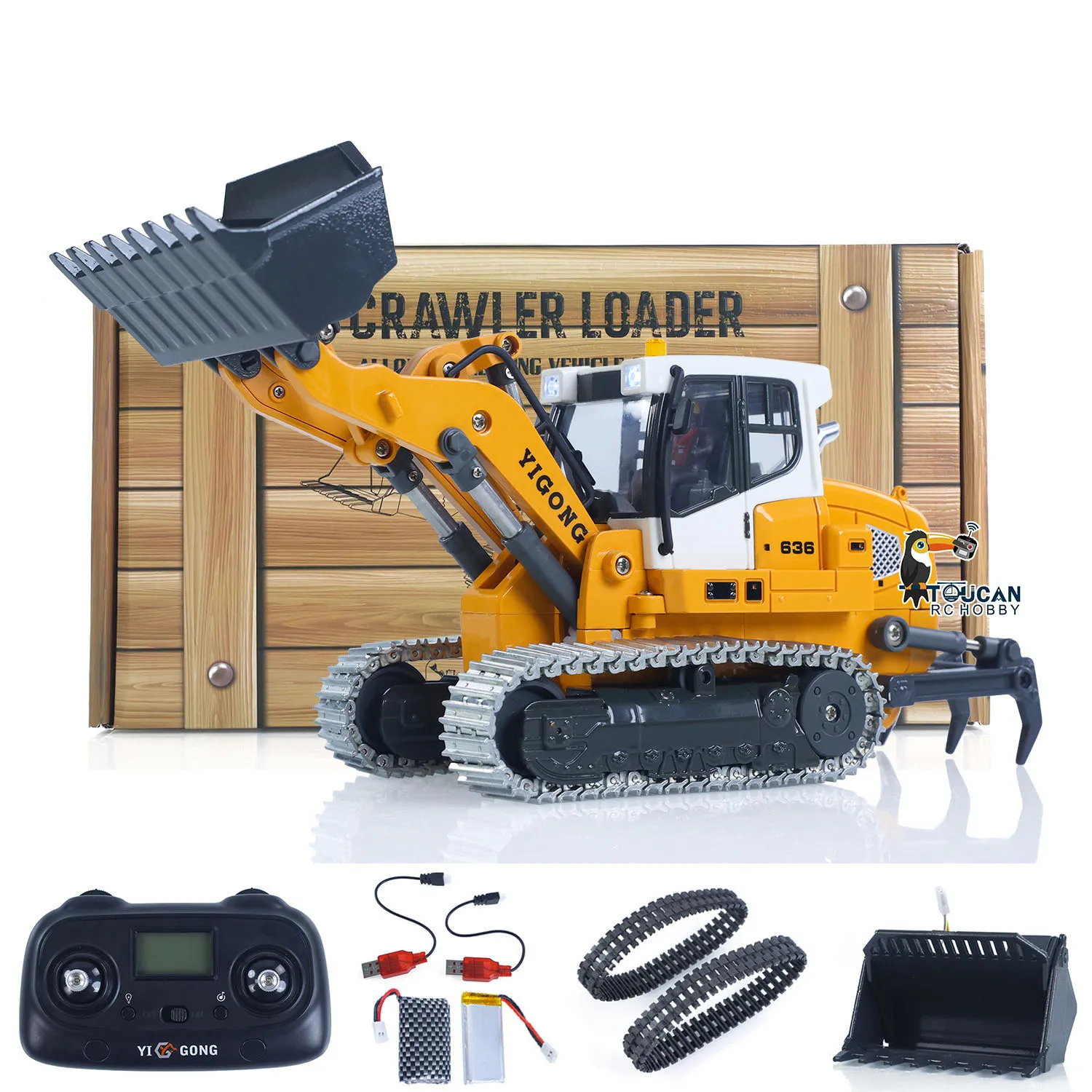 Chargeur sur chenilles RC 1/50 YIGONG LR636 en action, godet chargé de gravier, sur fond de chantier.