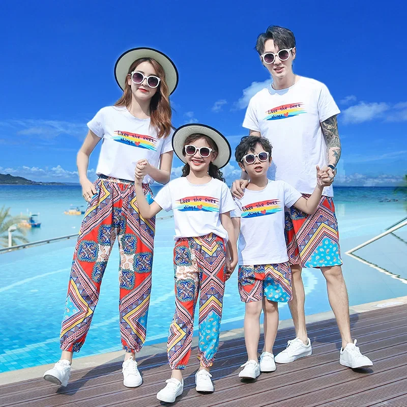 

Summer Family Matching Clothes Holiday Mother Daughter Father Son Seaside Beach Set T-shirts and Shorts Matching Couple Outfits
