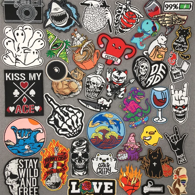 Band Patches Aufkleber Jacke Eisen-auf Übertragungen für Kleidung DIY Lustige Punk Schädel Stickerei Patch Anime Patch Cartoon
