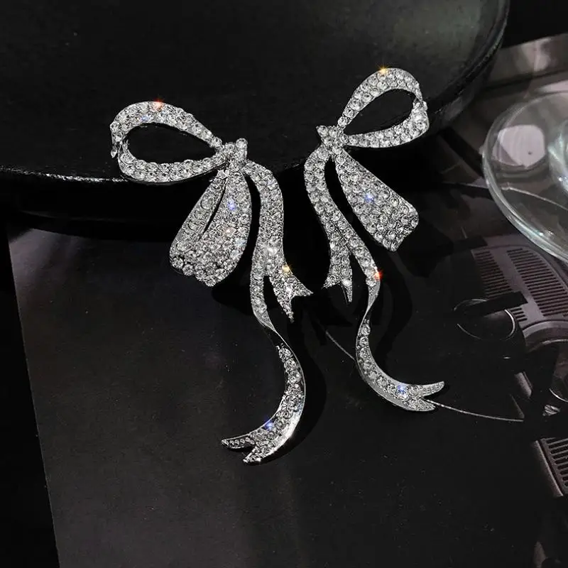 Exquisite Exaggerated Big Bow Rhinestone Earrings for Women  display picture 1