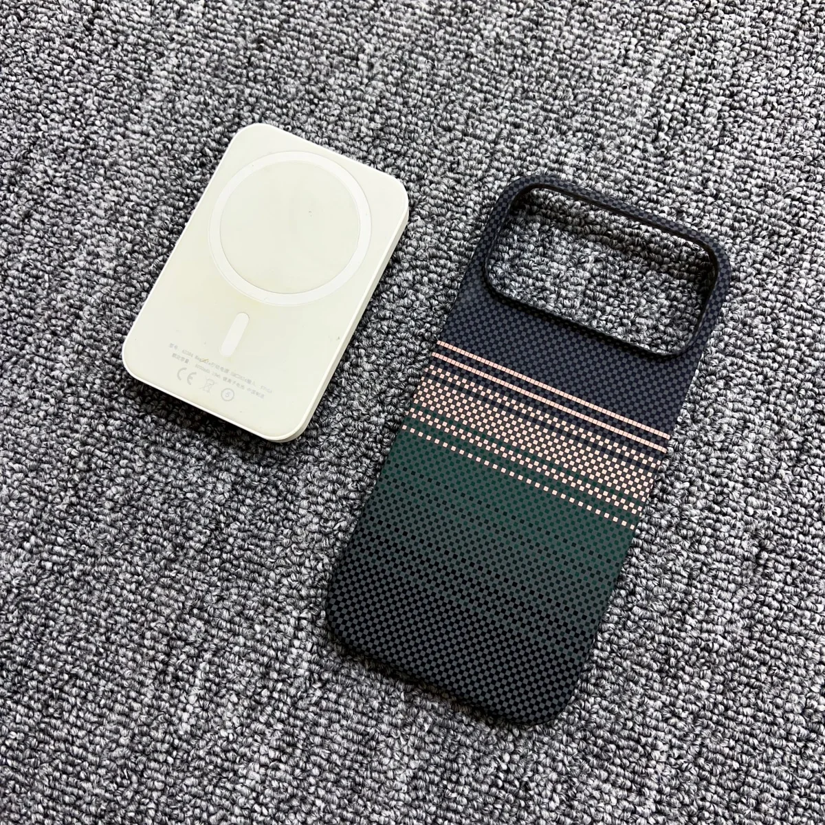 Frameless Carbon Fiber Striped Scepter Magsafe Magnetic Charging Case