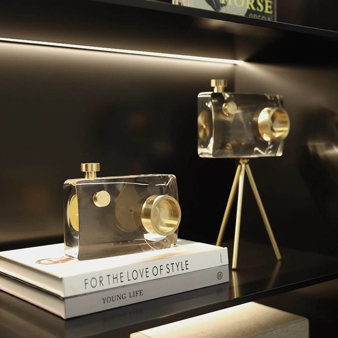 

Роскошная металлическая прозрачная Хрустальная трехногая металлическая подставка для входа в спальню гостиной мягкое украшение оконный стол