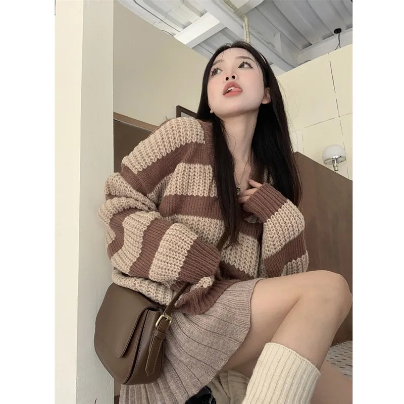 

2022 New Arrival Autumn Korean Style Women Loose Casual V-neck Long Sleeve Pullover All-matched Striped Knitted Sweater V868