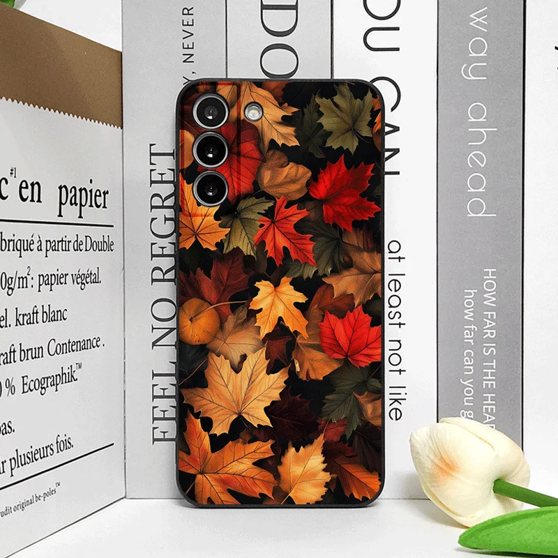 Hand-Painted Autumn Maple Leaf Phone Case – Artistic Soft Cover with Unique Design