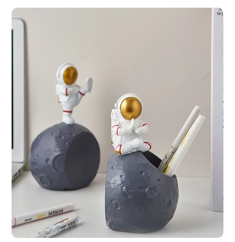 N-style Creative Astronaut Bookends Pen Holder Furnishings