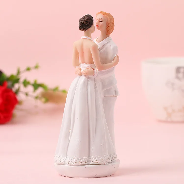 

New Valentine's Day gift lesbian resin doll cake decoration cake ornaments