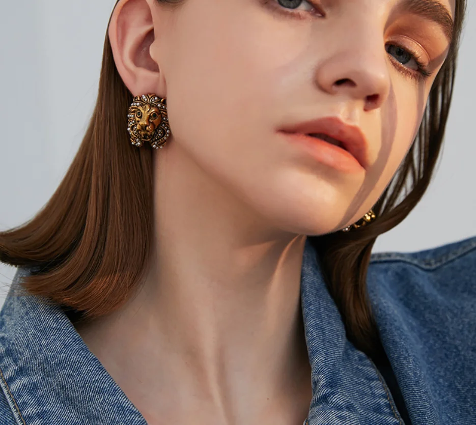 2023 new 925 silver needle vintage metal pearl alloy lion head simple Earrings for women Fashion Jewelry